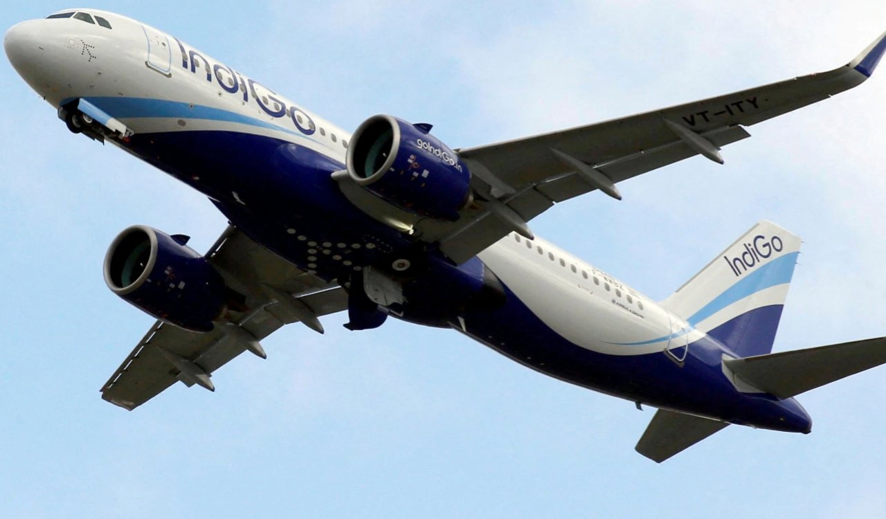 इंडिगो फ्लाइट की बेंगलुरु में इमरजेंसी लैंडिंग, पायलट ने जारी किया था ‘मेडे’ कॉल 20250621_213348