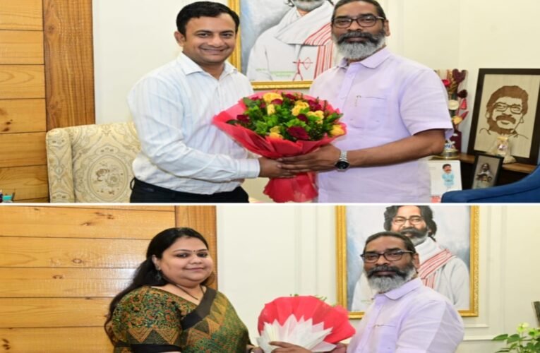 मुख्यमंत्री हेमन्त सोरेन से नगरीय प्रशासन निदेशक और सहयोग समितियों के निबंधक ने की शिष्टाचार भेंट