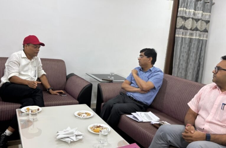 आदिवासी कल्याण योजनाओं की समीक्षा: मंत्री चमरा लिंडा ने दिए शीघ्र क्रियान्वयन के निर्देश