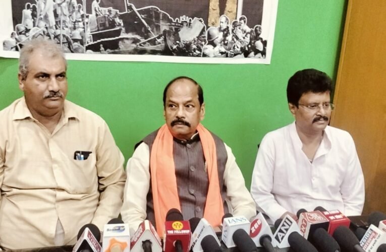 जमशेदपुर: बीजेपी ने मनाया 50वां आपातकाल दिवस, रघुवर दास ने साझा किए आंदोलन के अनुभव