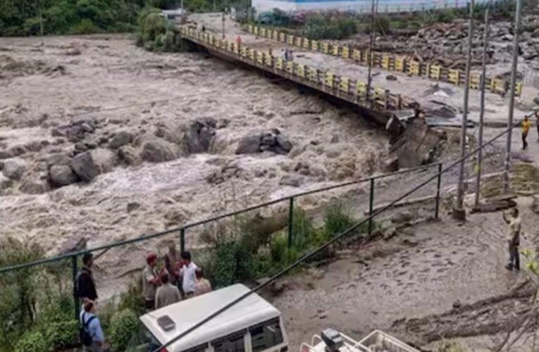 हिमाचल प्रदेश में बादल फटने से भारी तबाही: 2 की मौत, 20 से अधिक लापता