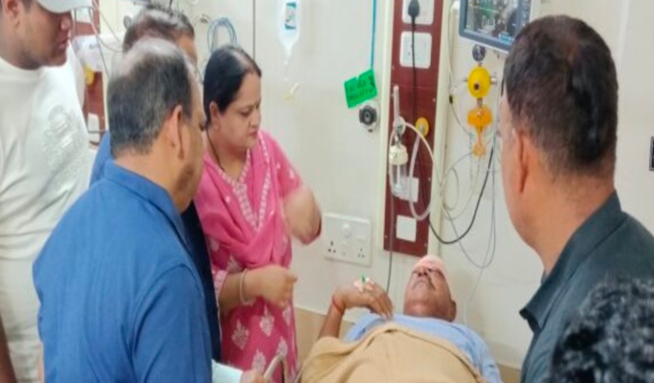 रांची: नामकुम में बालू माफियाके ट्रक की टक्कर से थाना प्रभारी घायल, अवैध खनन पर सवाल 1 20250629 123313