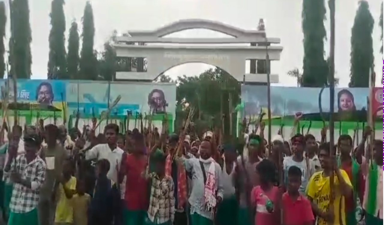 साहिबगंज में हूल दिवस विवाद: सिदो-कान्हू के वंशज, आदिवासी समाज का सरकार और प्रशासन के खिलाफ आक्रोश , आदिवासी अस्मिता पर चोट करने का आरोप 4 20250629 202508