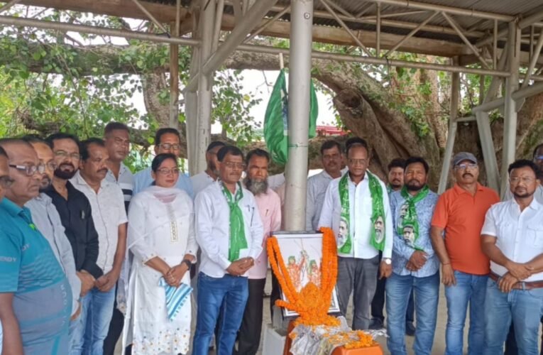 सिमडेगा में झामुमो ने हुल दिवस पर शहीद सिद्धो-कान्हो को किया नमन