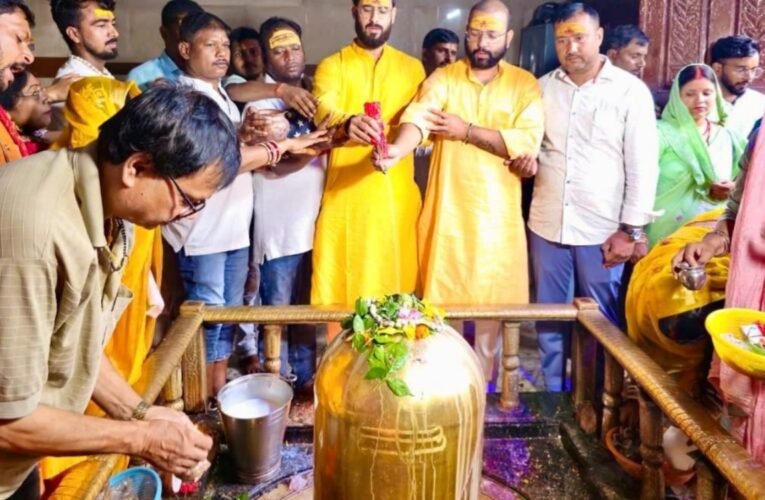 शिबू सोरेन के स्वास्थ्य लाभ के लिए रांची के पहाड़ी मंदिर में रूद्राभिषेक, श्रद्धालुओं ने की शीघ्र स्वस्थ होने की कामना