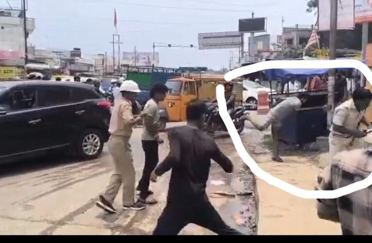रांची के कटहलमोड़ पर ट्रैफिक पुलिस और टेंपो चालक के बीच मारपीट, वीडियो वायरल