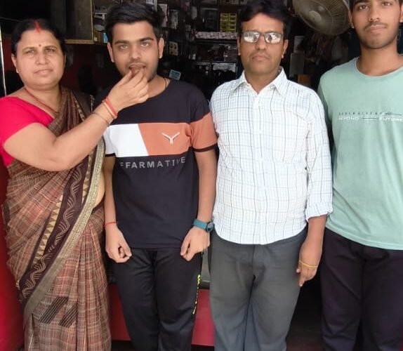 झारखंड के हिमांशु ने NEET 2025 में रचा इतिहास, ऑल इंडिया रैंक 134 लाकर बने स्टेट टॉपर।