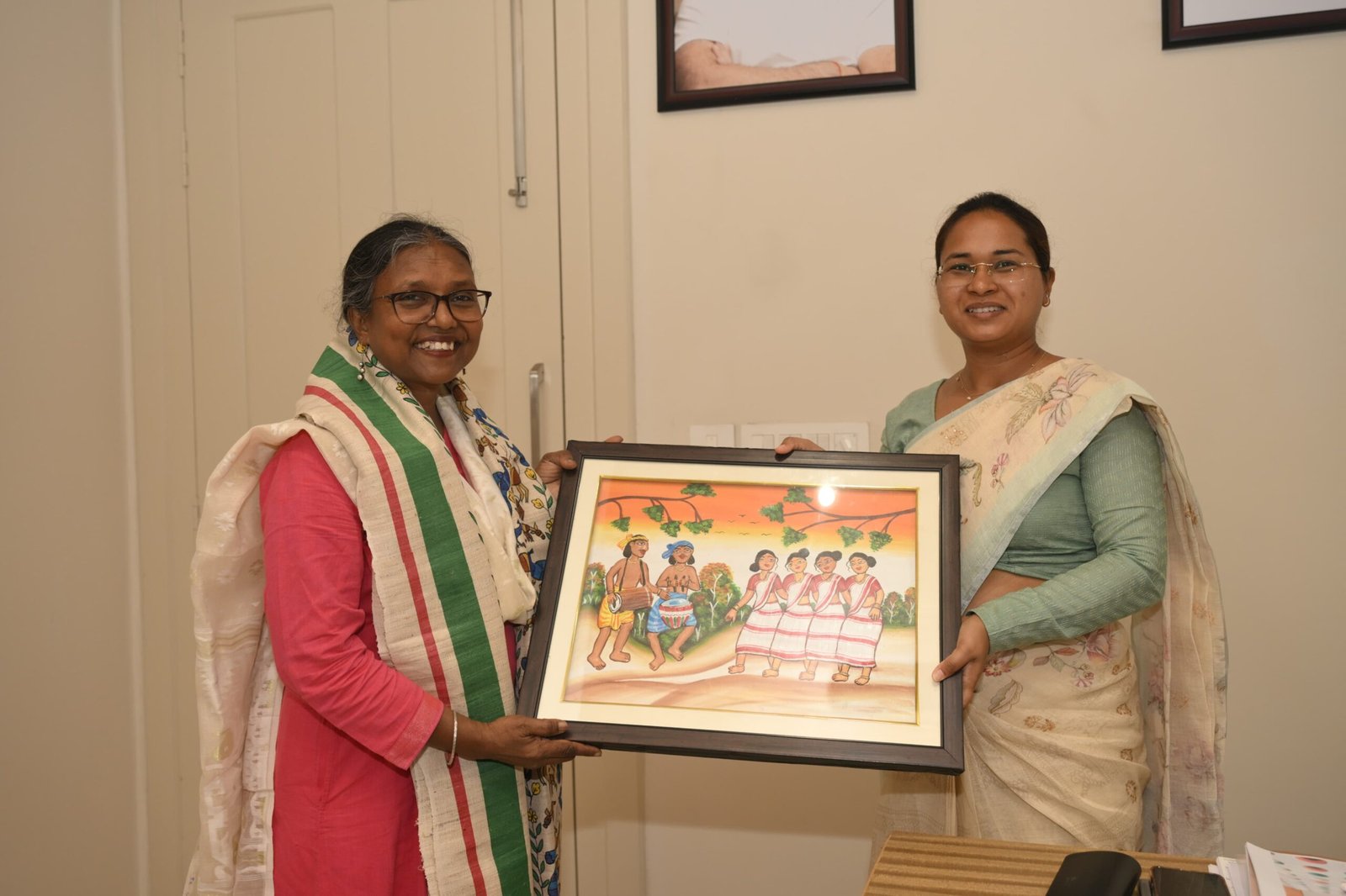 यूनेस्को की को _ चेयर पर्सन डॉ० सोनाझारिया मिंज ने की मंत्री शिल्पी नेहा तिर्की से की मुलाकात। IMG-20250617-WA0046