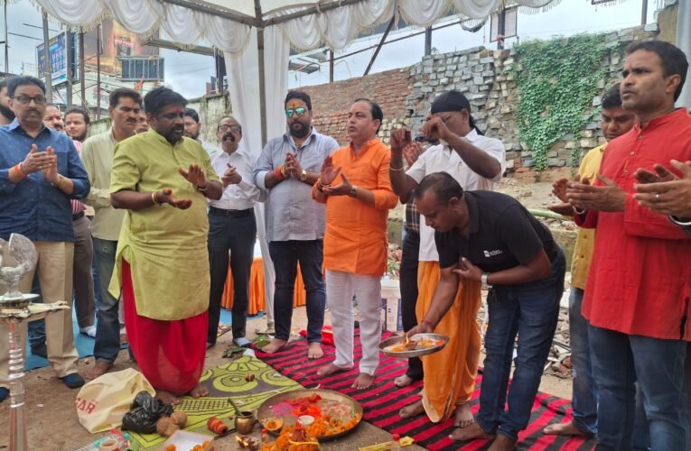 रांची में चंद्रशेखर आज़ाद दुर्गा पूजा समिति ने भूमि पूजन से शुरू की दुर्गा पूजा 2025 की तैयारियाँ, भव्य थीम पंडाल की घोषणा।