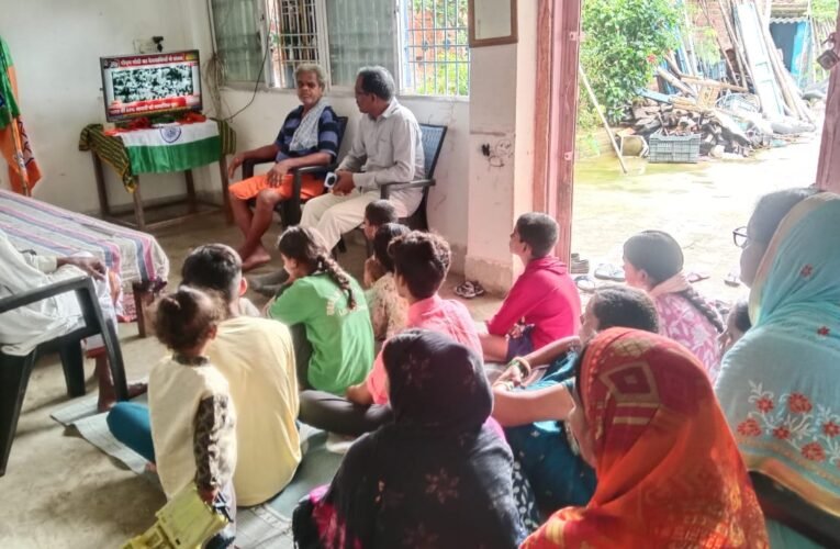 लोहरदगा में ‘मन की बात’ का 123वां एपिसोड उत्साह से सुना गया, जनसंपर्क और संगठन शक्ति का दिखा संगम।