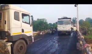 गिद्दी पुल बचाने के लिए ग्रामीणों का अनोखा 'भिक्षाटन' प्लान, झारखंड सरकार को चंदा देकर जगाएंगे! 7 Screenshot 20250603 170404