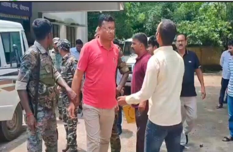 हजारीबाग में ACB की बड़ी कार्रवाई: चिकित्सा प्रभारी डॉ. सतीश कुमार 4,000 रुपये की रिश्वत लेते रंगे हाथ गिरफ्तार