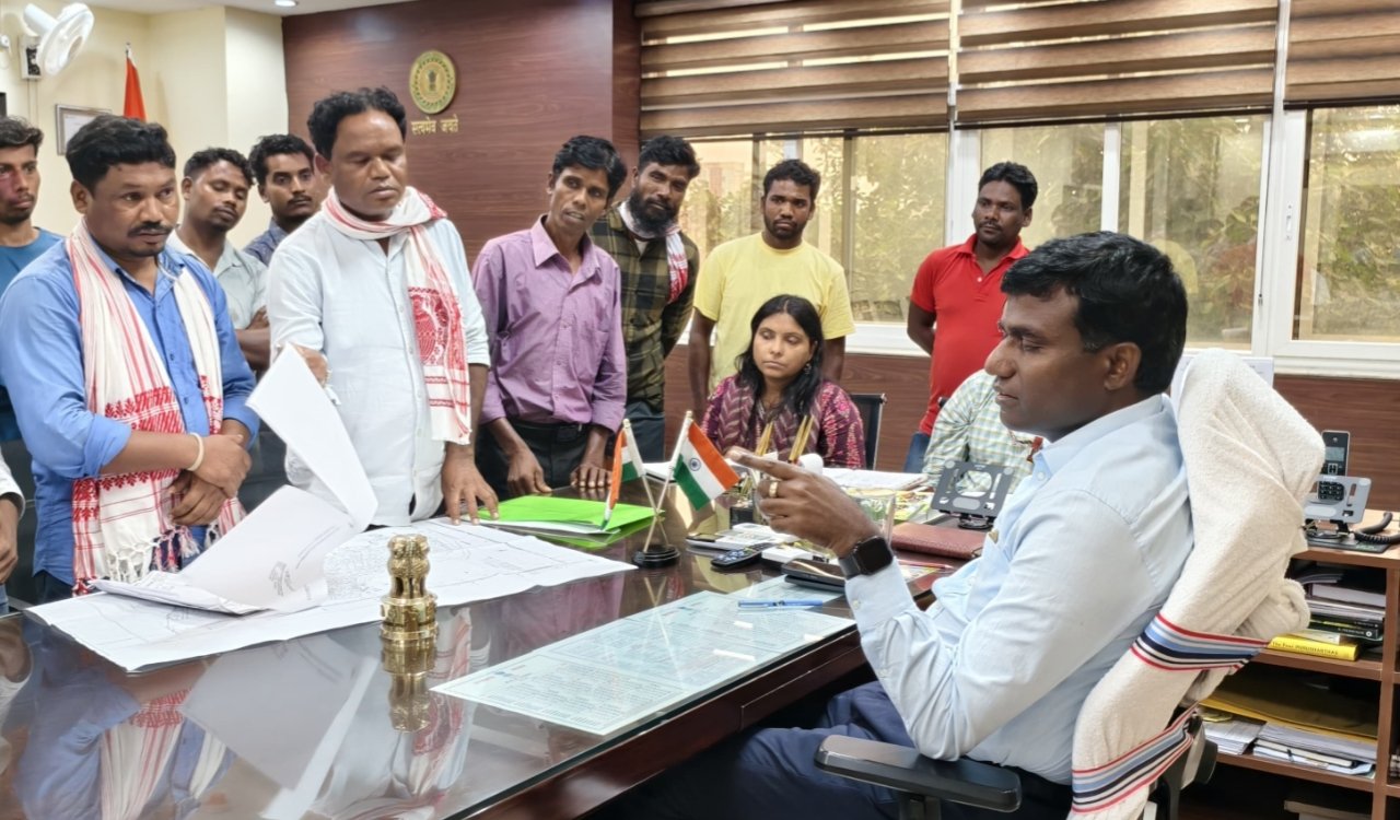 रांची में जनता दरबार बना जनता की उम्मीदों का केंद्र, छोटू महली को मिली विकलांग पेंशन, भू-माफियाओं के खिलाफ कार्रवाई के निर्देश 5 20250701 200034