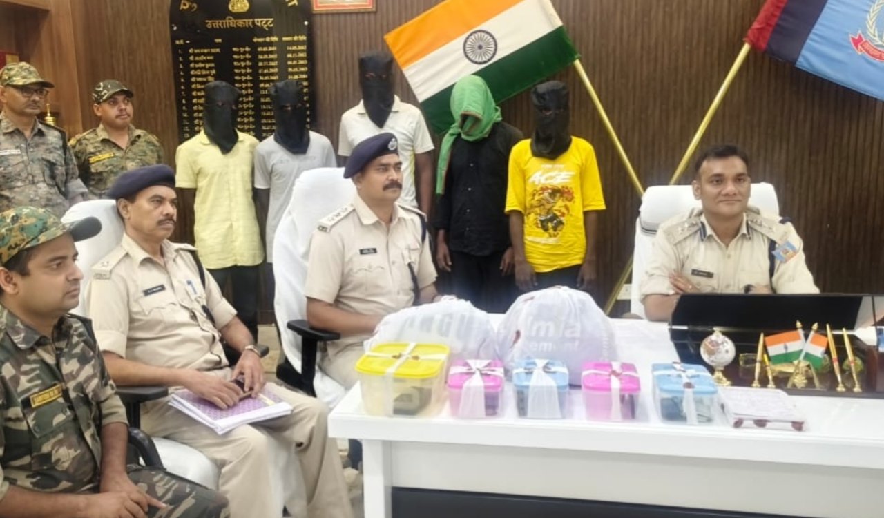 सिमडेगा पुलिस की बड़ी कामयाबी: धर्मगुरुओं पर हमला और लूट करने वाले 05 अंतरराज्यीय अपराधी ओडिशा से गिरफ्तार 20250701_205556