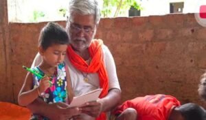 बेटी बचाओ बेटी पढ़ाओ की शानदार मिसाल ,हरे राम पांडे, अनाथ बच्चियों के लिए हैं एक नया सवेरा, झारखंड के 70 वर्षीय हरे राम पांडे 60 अनाथ बच्चियों को दे रहे है नया जीवन । 9 20250702 125809