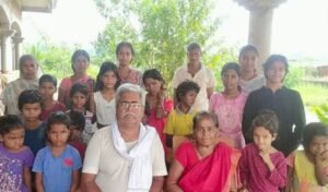 बेटी बचाओ बेटी पढ़ाओ की शानदार मिसाल ,हरे राम पांडे, अनाथ बच्चियों के लिए हैं एक नया सवेरा, झारखंड के 70 वर्षीय हरे राम पांडे 60 अनाथ बच्चियों को दे रहे है नया जीवन । 6 20250702 125904