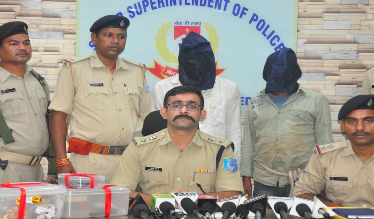 जमशेदपुर 1.5 करोड़ की आभूषण लूट का खुलासा, दो आरोपी गिरफ्तार 5 20250702 140512