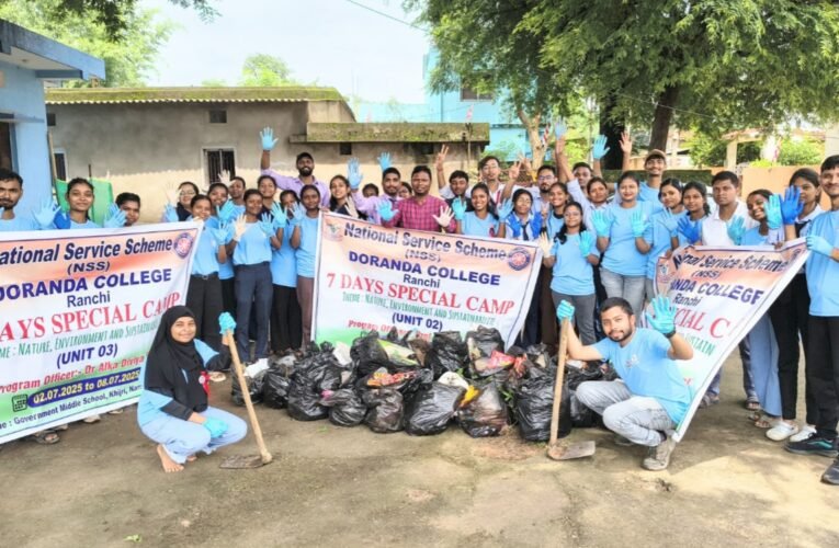 डोरण्डा महाविद्यालय में NSS के सात दिवसीय विशेष शिविर का तीसरा दिन: खिजरी गांव में स्वच्छता अभियान