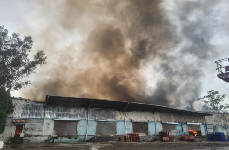 जमशेदपुर: अमूल दूध गोदाम में भीषण आग, शॉर्ट सर्किट की आशंका, करोड़ो के नुकसान का अनुमान
