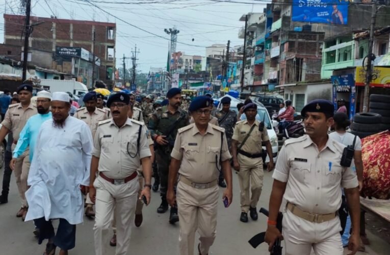 रांची में मुहर्रम को लेकर पुलिस ने निकाला फ्लैग मार्च, शांति और सुरक्षा का दिया संदेश