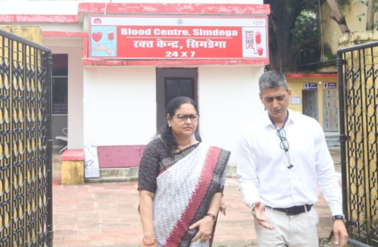 उपायुक्त ने किया सदर अस्पताल का औचक निरीक्षण, 108 एम्बुलेंस व्यवस्था पर जताई चिंता