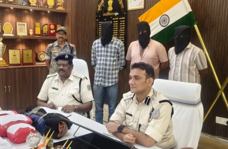 सिमडेगा पुलिस को मिली बड़ी सफलता, तीन अंतरराज्यीय गांजा तस्कर 4 किलो गांजे के साथ गिरफ्तार