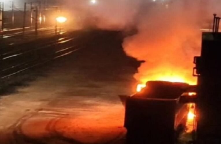 फुल बसिया रेलवे साइडिंग के पास हाइवा में आगजनी, राहुल दुबे गैंग ने ली जिम्मेदारी