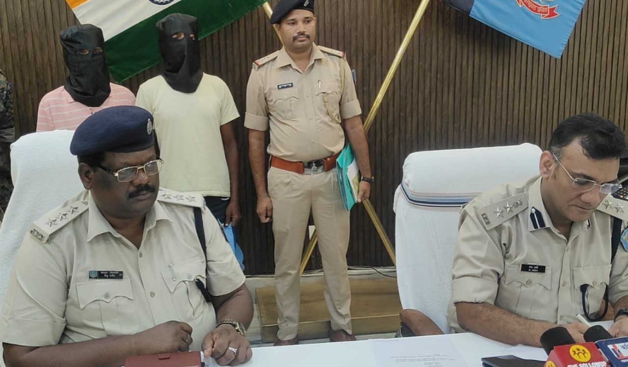 सिमडेगा में कंस्ट्रक्शन कंपनी से लेवी मांगने वाले दो अपराधी गिरफ्तार 4 20250706 172945