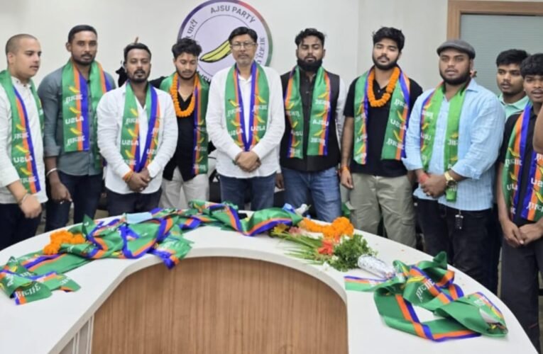 आजसू मिलन समारोह में प्रवीण प्रभाकर ने उठाया रामचंद्र सहिस की सुरक्षा का मुद्दा, दर्जनों युवाओं ने ली पार्टी की सदस्यता