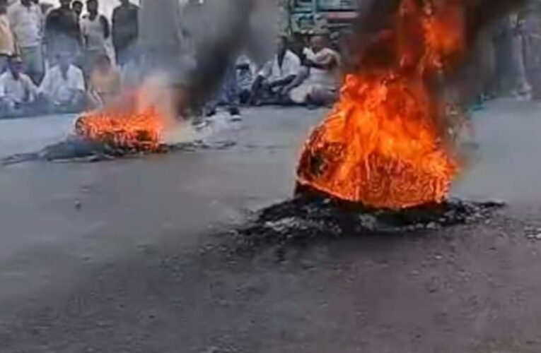 बिहार में इंडिया गठबंधन का चक्काजाम: सड़कों पर उतरा विपक्ष, ट्रेनें रोकी, टायर जलाए