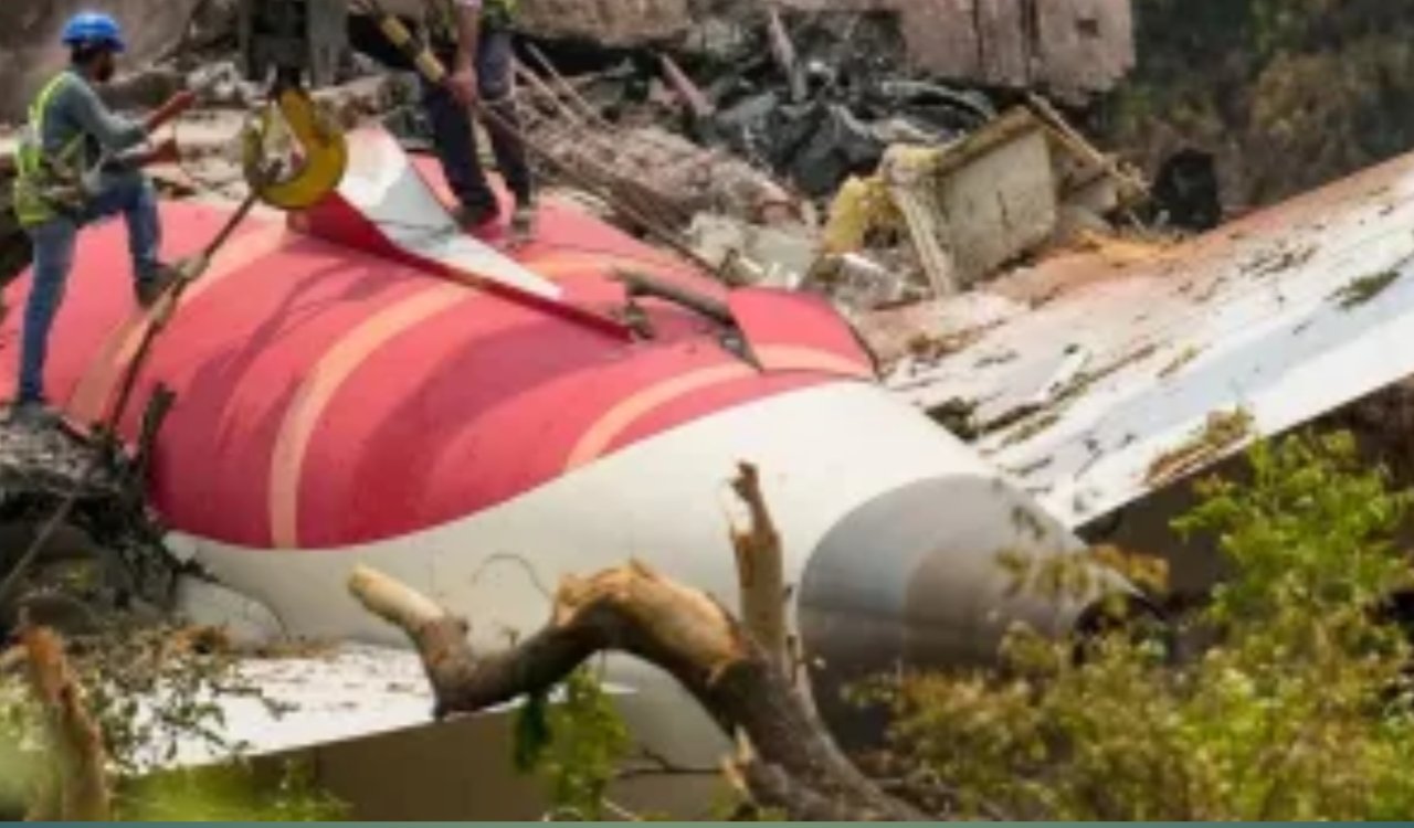 अहमदाबाद एयर इंडिया विमान हादसा: AAIB की प्रारंभिक जांच रिपोर्ट में चौंकाने वाले खुलासे 3 20250712 092050