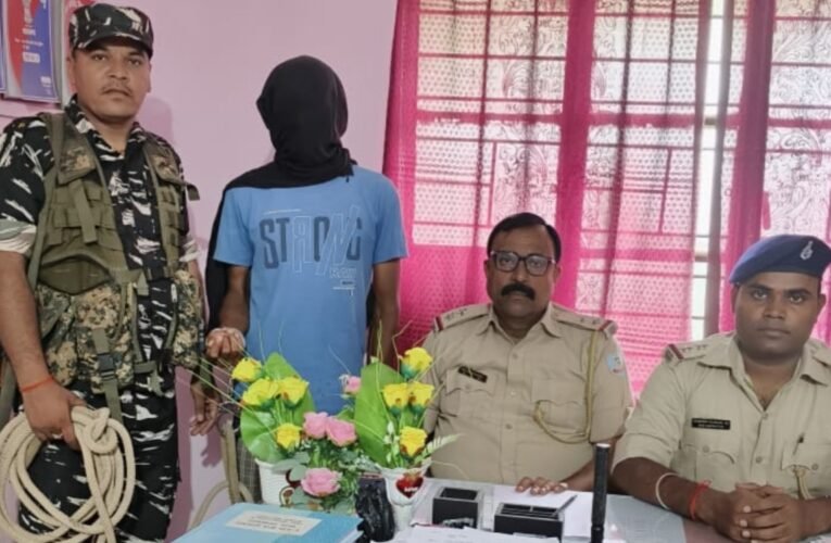 पलामू में अवैध विदेशी शराब के बड़े भंडार का भंडाफोड़, एक गिरफ्तार