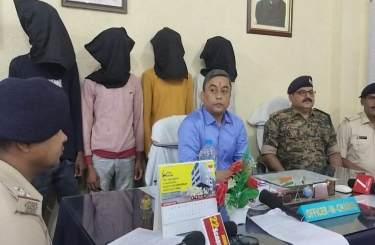 लोहरदगा से बड़ी खबर पुलिस ने चोरी के सात मोटरसाइकिल के साथ चार अपराधियों को धर दबोचा