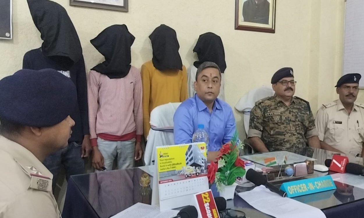 लोहरदगा से बड़ी खबर पुलिस ने चोरी के सात मोटरसाइकिल के साथ चार अपराधियों को धर दबोचा 20250713_193510