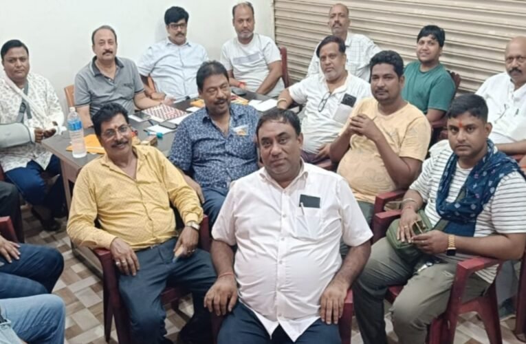 सिमडेगा चैंबर ऑफ कॉमर्स की पहली बैठक में समिति विस्तार और साप्ताहिक बंदी का निर्णय
