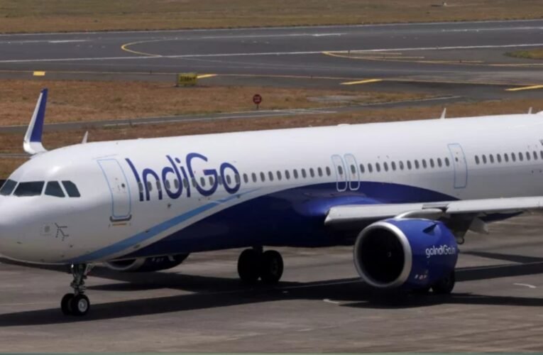 दिल्ली-गोवा इंडिगो फ्लाइट की मुंबई में इमरजेंसी लैंडिंग, इंजन फेल होने से मचा हड़कंप