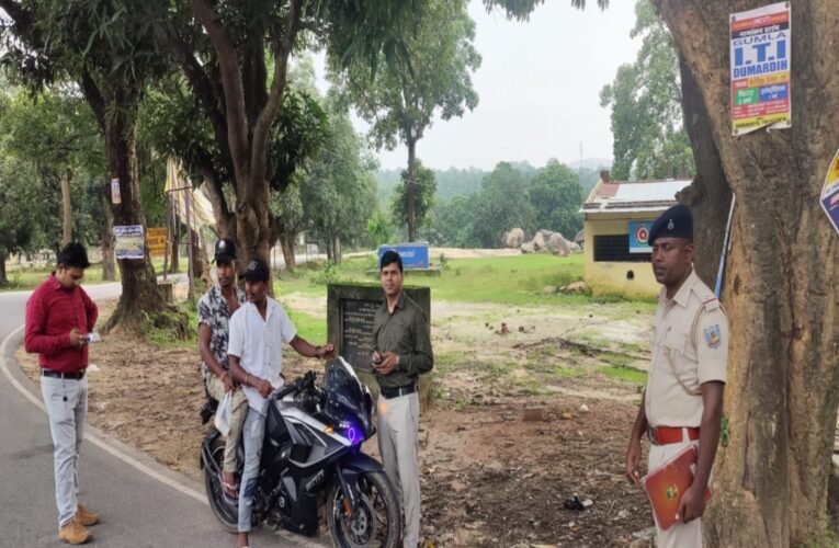 सिमडेगा : एमवीआई के नेतृत्व में चला वाहन चेकिंग अभियान