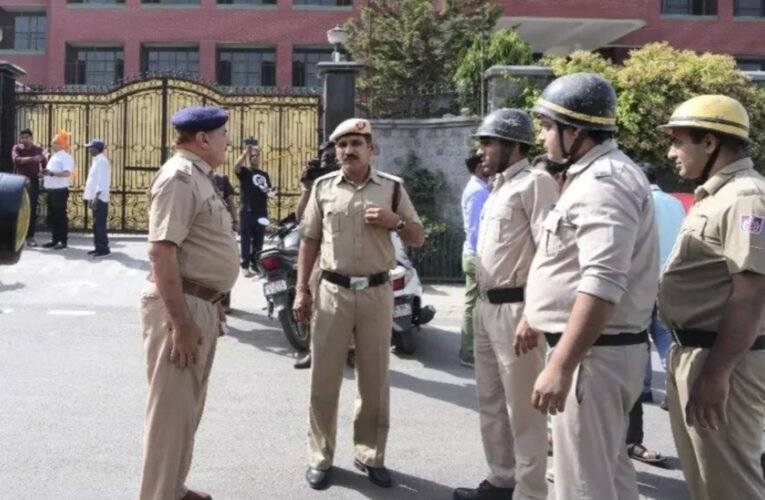 दिल्ली में 20 से अधिक स्कूलों को बम की धमकी, पुलिस और बम निरोधक दस्ते सक्रिय