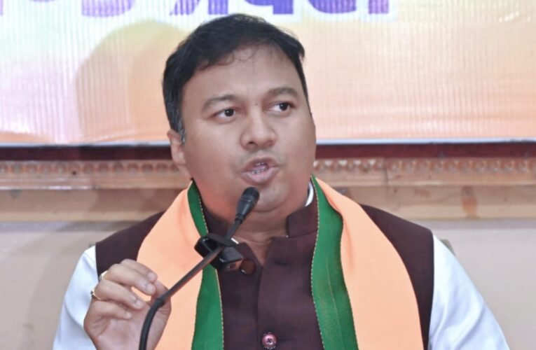 भाजपा का इंडी गठबंधन पर तीखा हमला: “तुष्टिकरण की राजनीति में डूबा गठबंधन, डिंपल यादव के अपमान पर मौन, आफताब के लिए जांच कमिटी”