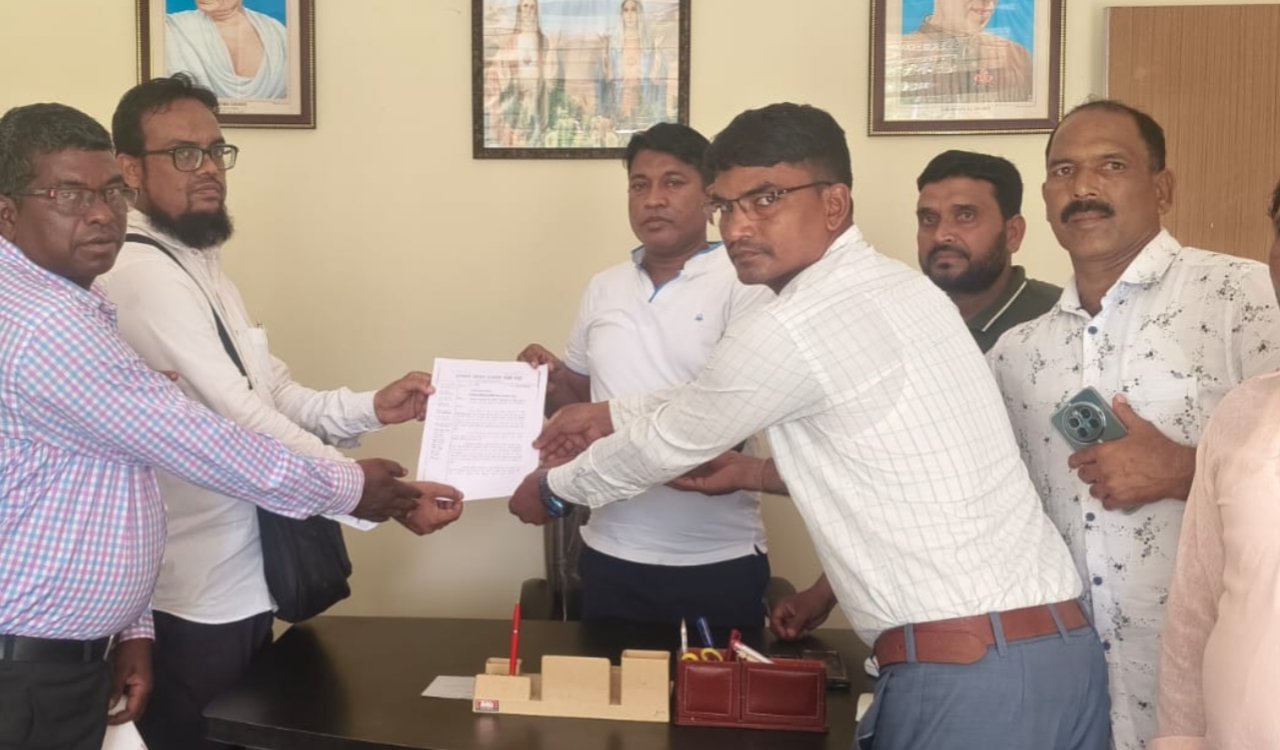 सहायक शिक्षक संघ ने विधायक भूषण बाड़ा को सौंपा ज्ञापन, मांगों को पूरा करने का मिला आश्वासन 4 20250719 204821