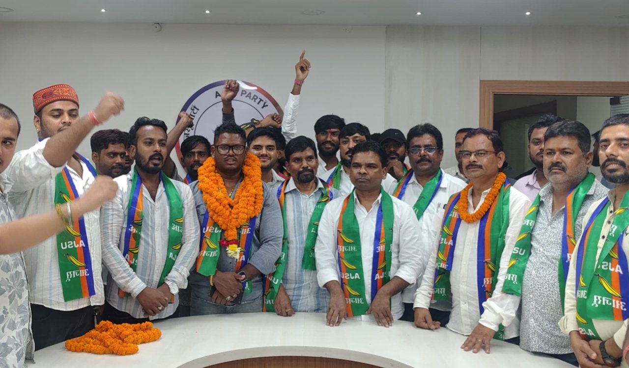 आजसू पार्टी ने किया नवनियुक्त पदाधिकारियों का सम्मान, नगर निकाय चुनाव में मजबूती से उतरने का ऐलान 6 20250721 213129