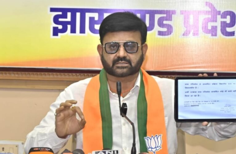 झारखंड में ‘नाम परिवर्तन घोटाला’: भाजपा ने हेमंत सरकार पर लगाए गंभीर आरोप, सीबीआई जांच की मांग