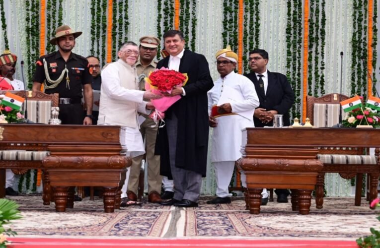 झारखंड उच्च न्यायालय के नए मुख्य न्यायाधीश के रूप में न्यायमूर्ति तरलोक सिंह चौहान ने ली शपथ