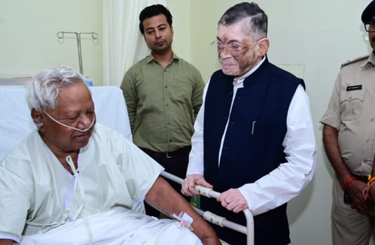 राज्यपाल ने मेडिका अस्पताल में लोकसभा के पूर्व उपाध्यक्ष कड़िया मुंडा के स्वास्थ्य का हाल जाना