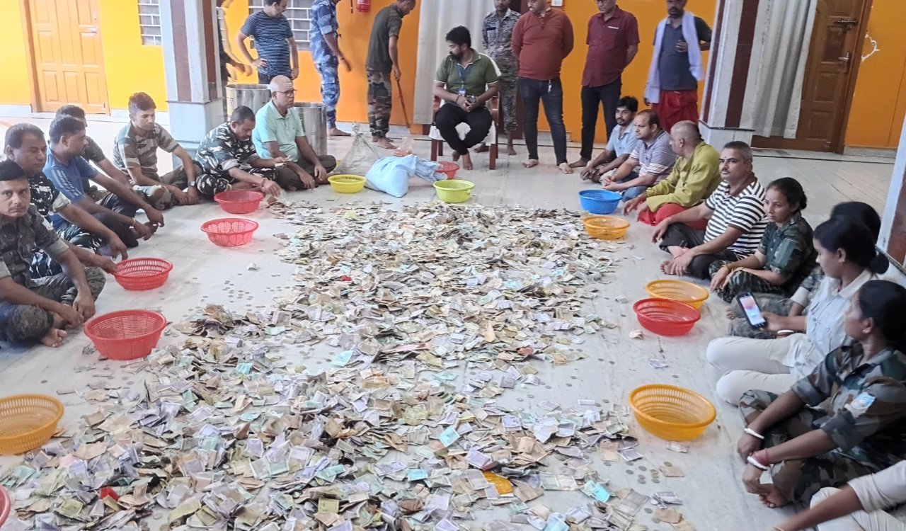 बाबा मंदिर के दानपात्र खोले गए, 19.59 लाख रुपये सहित सोना-चांदी और ऐतिहासिक सिक्का प्राप्त 20250724_215753