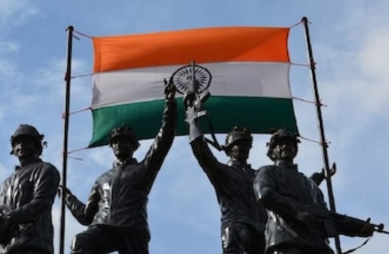 करगिल विजय दिवस की 26वीं वर्षगांठ, राष्ट्रपति और पीएम ने दी शहीदों को श्रद्धांजलि