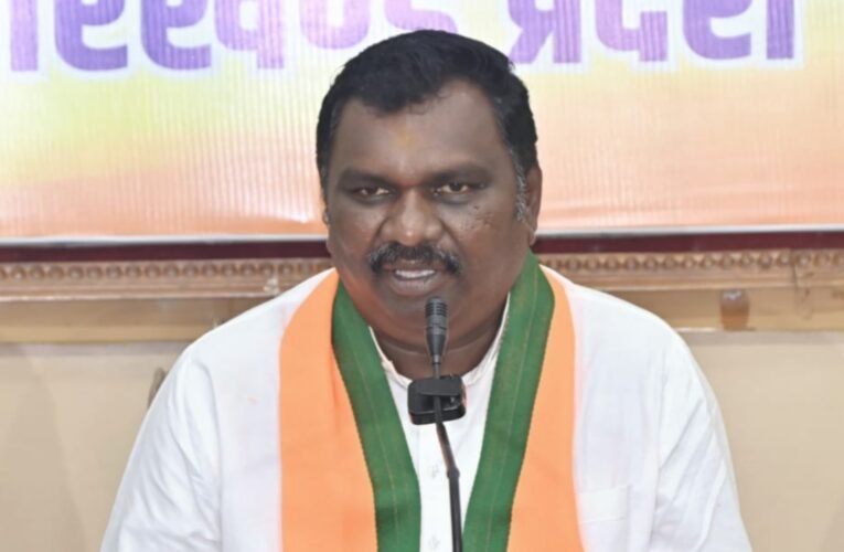 अटल मोहल्ला क्लीनिक का नाम बदलने पर भाजपा का तीखा हमला, अमर बाउरी ने हेमंत सरकार पर लगाए धर्मांतरण के आरोप