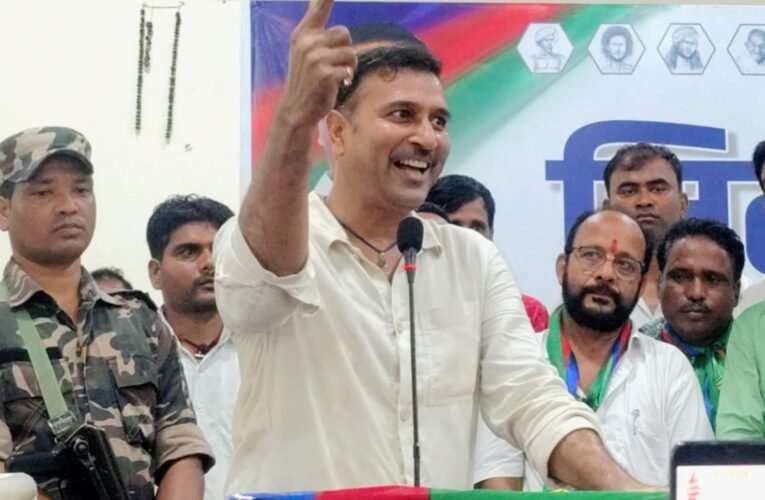 बोकारो में आजसू के मिलन समारोह में हजारों युवा शामिल, सुदेश महतो ने माफिया राज पर साधा निशाना