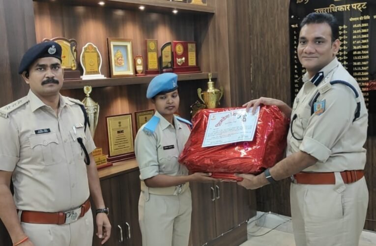 सहायक आरक्षी सरिता कुमारी बनीं पुलिस मैन/वूमेन ऑफ द वीक, एसपी ने किया सम्मानित