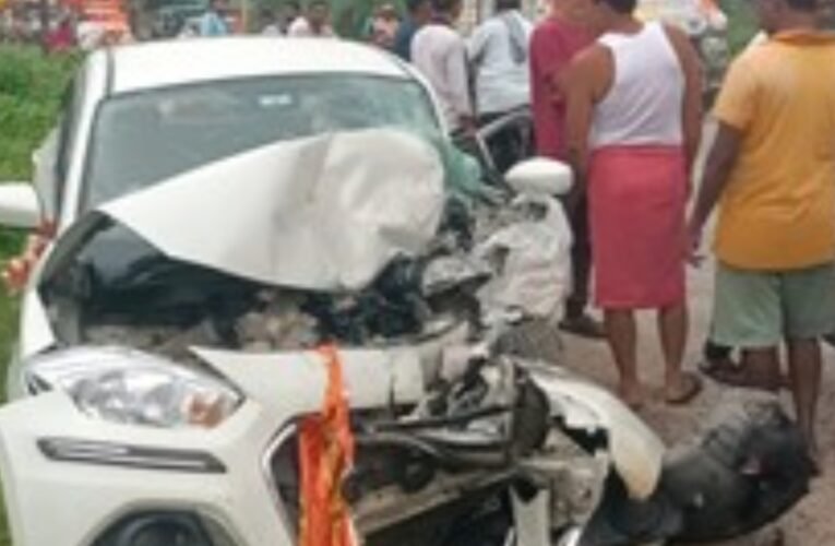 देवघर में सड़क हादसा: कार और ट्रक की टक्कर में 6 श्रद्धालु घायल, 2 की हालत नाजुक